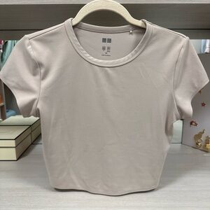 Uniqlo Women's Beige Crop Top